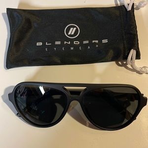 Black blender aviator sunglasses. Polarized